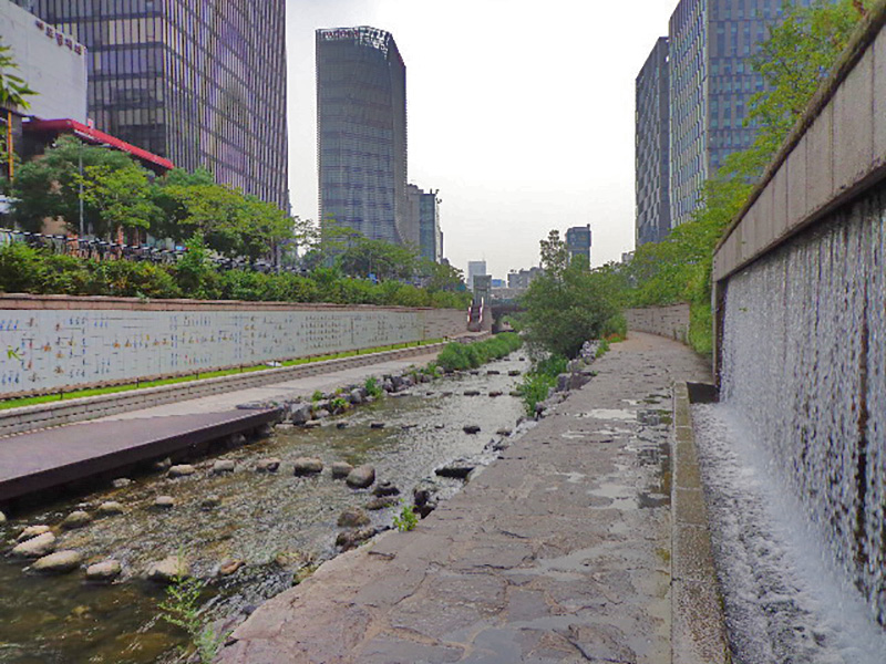 Cheonggyecheon riverwalk Seoul