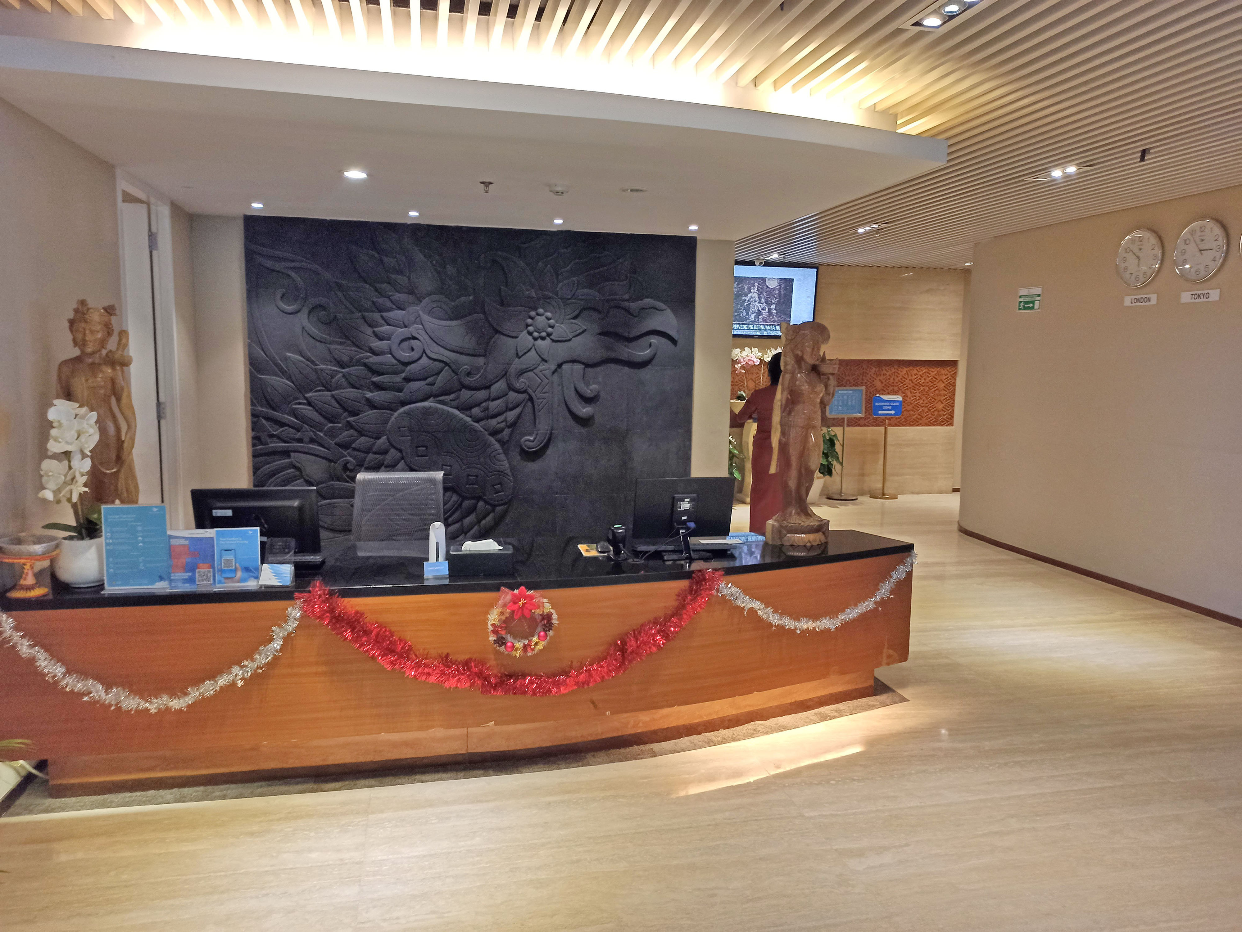 garuda indonesia lounge entrance