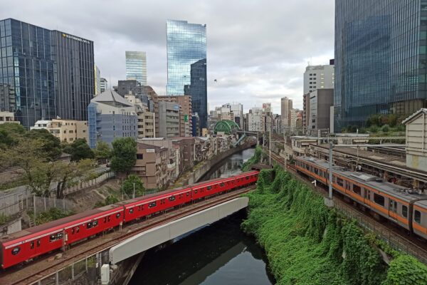 famous Hijiri Bridge Tokyo trains