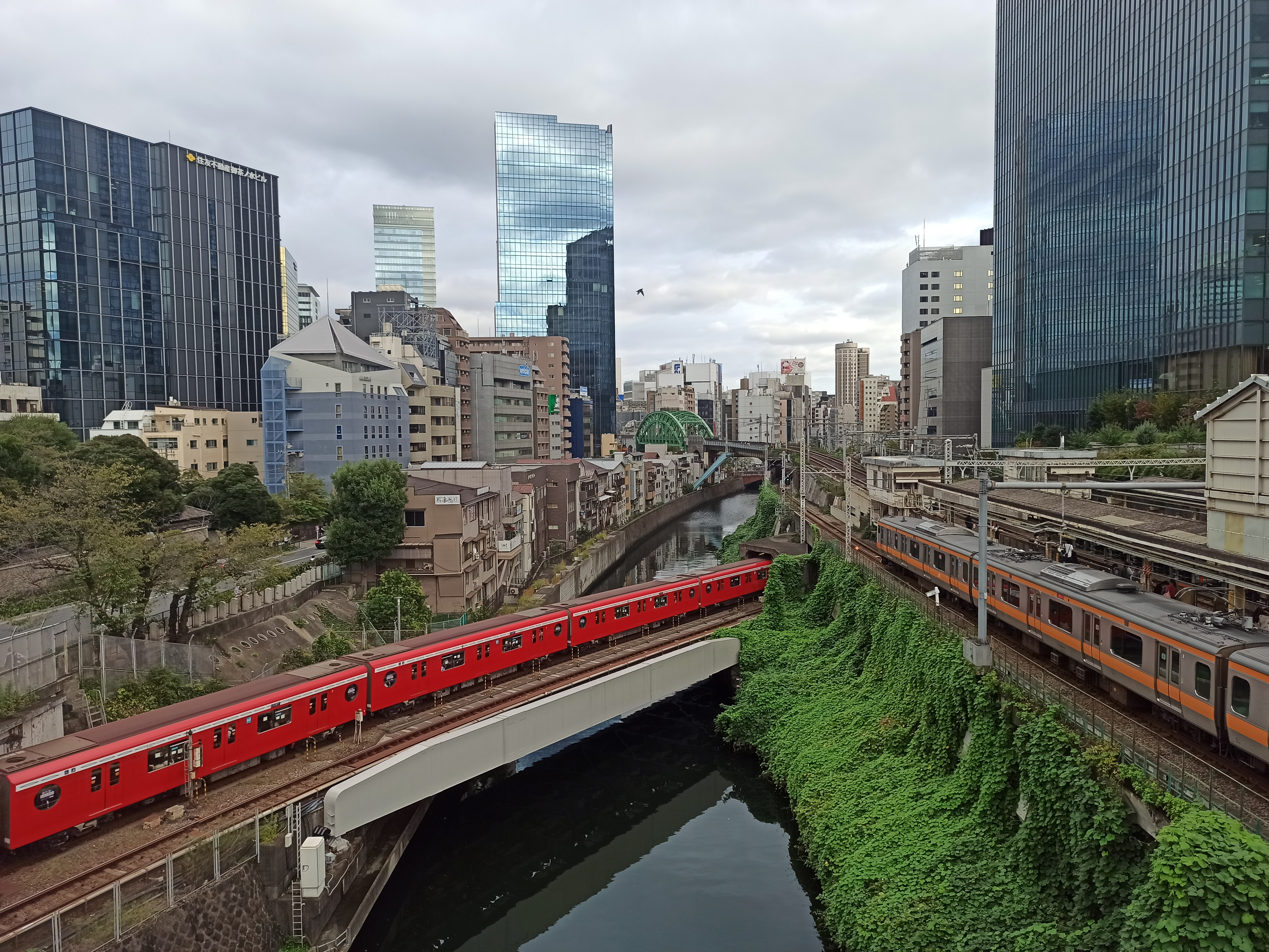 famous Hijiri Bridge Tokyo trains