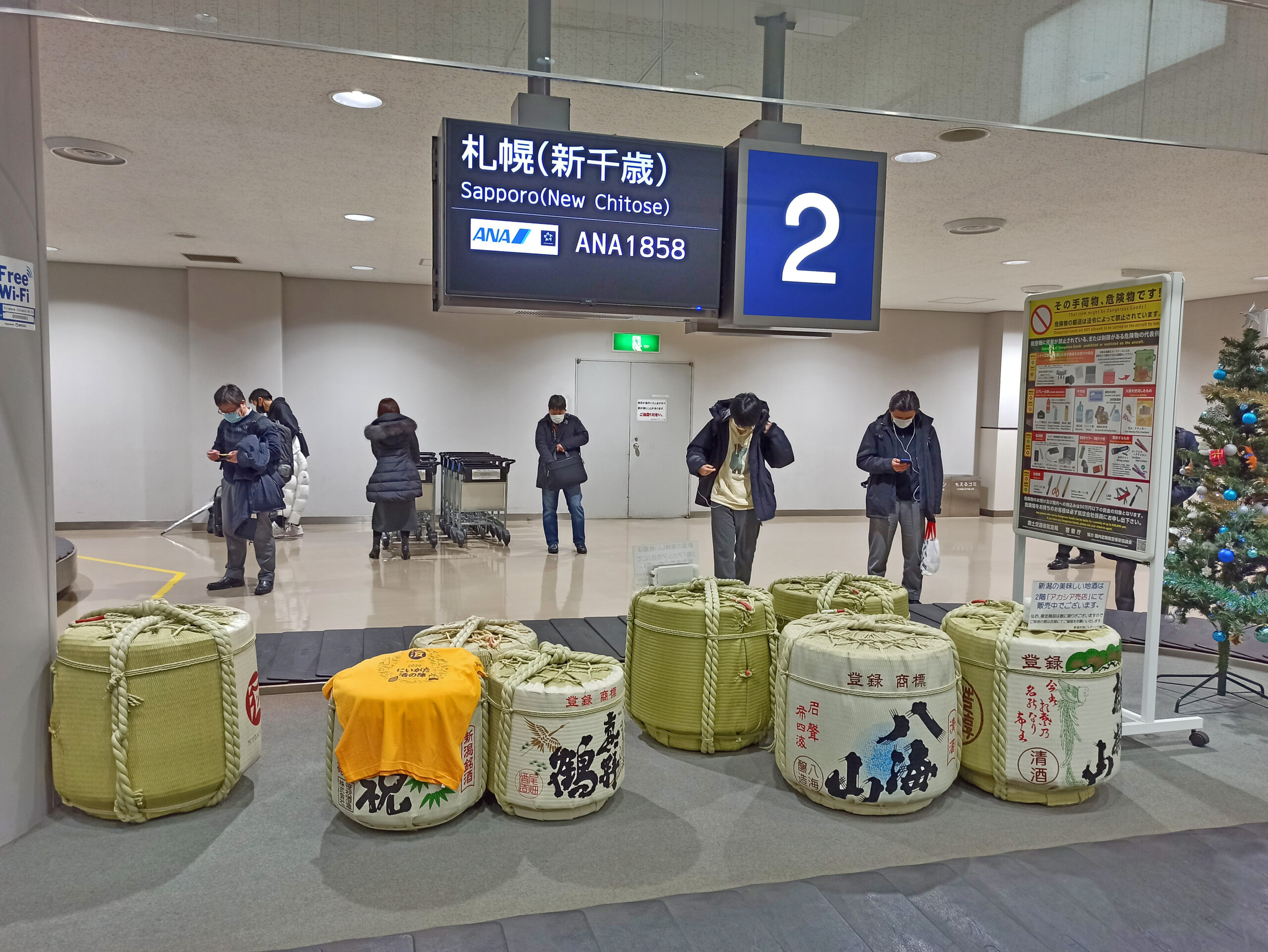 sake barrels Niigata airport baggage claim