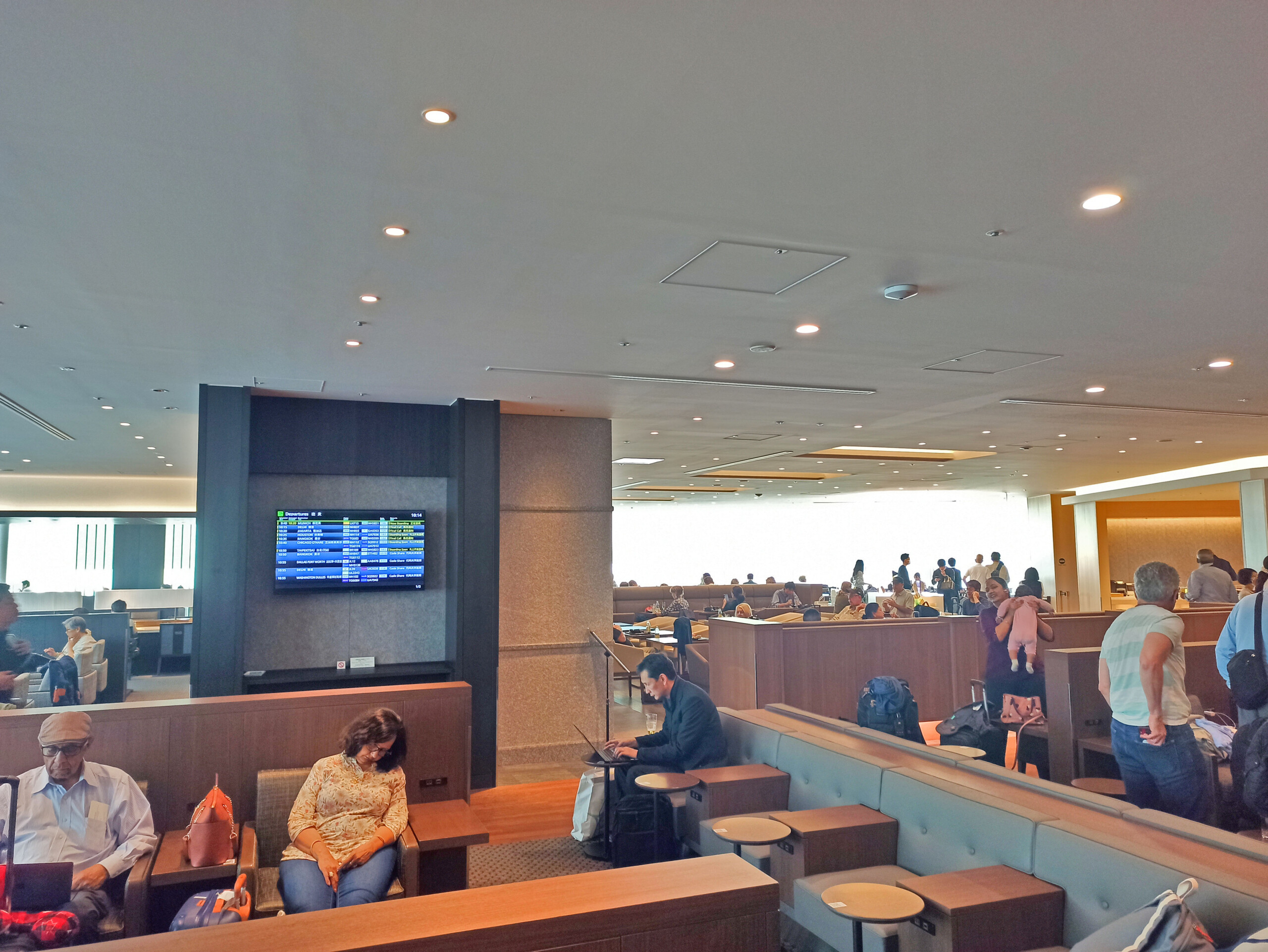 Tokyo Haneda New Sakura Lounge Seating Areas (3)