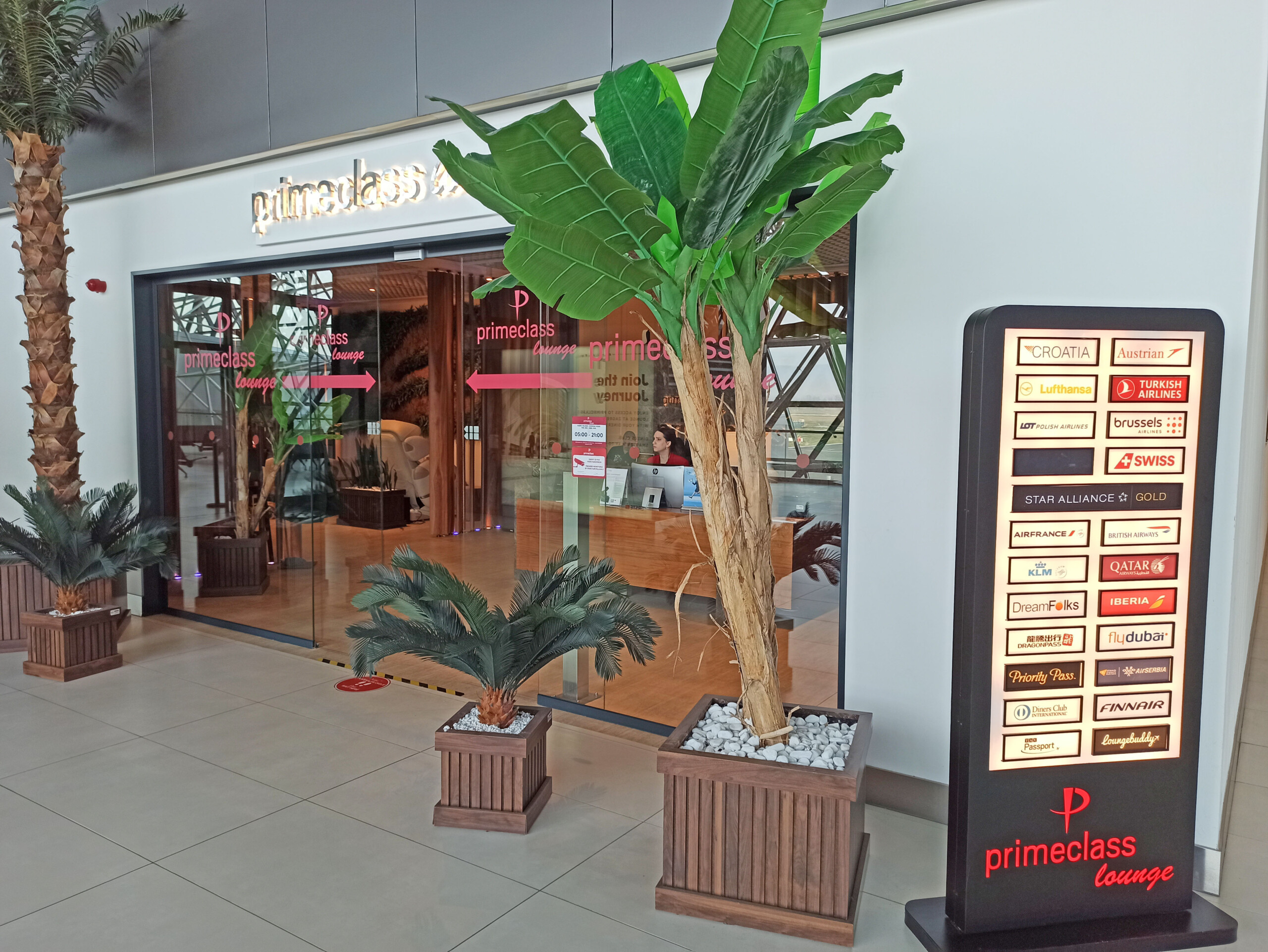 Zagreb primeclass lounge Entrance