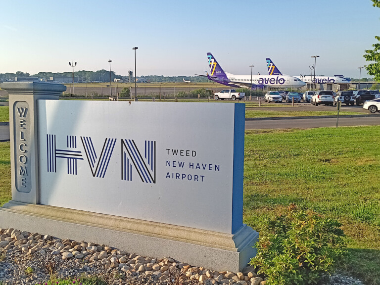 New Haven HVN Airport Sign