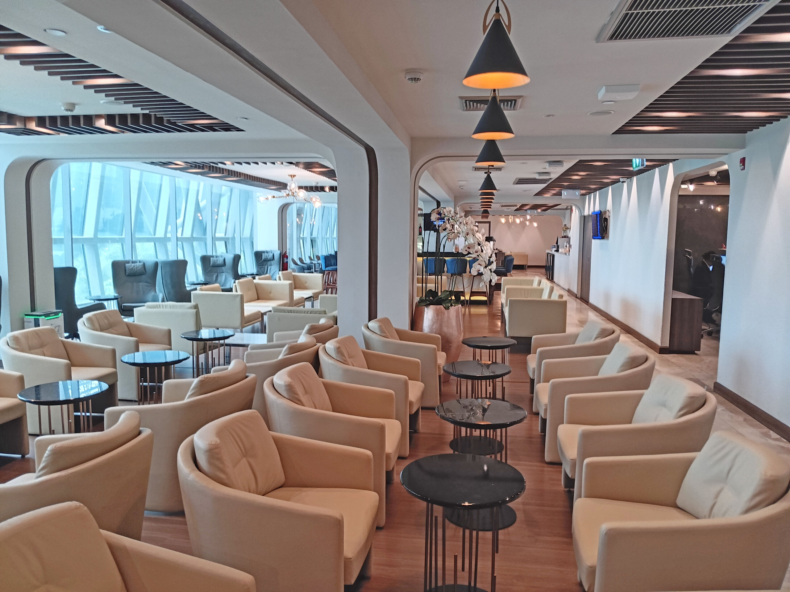 Turkish Airlines Lounge BKK main seating area