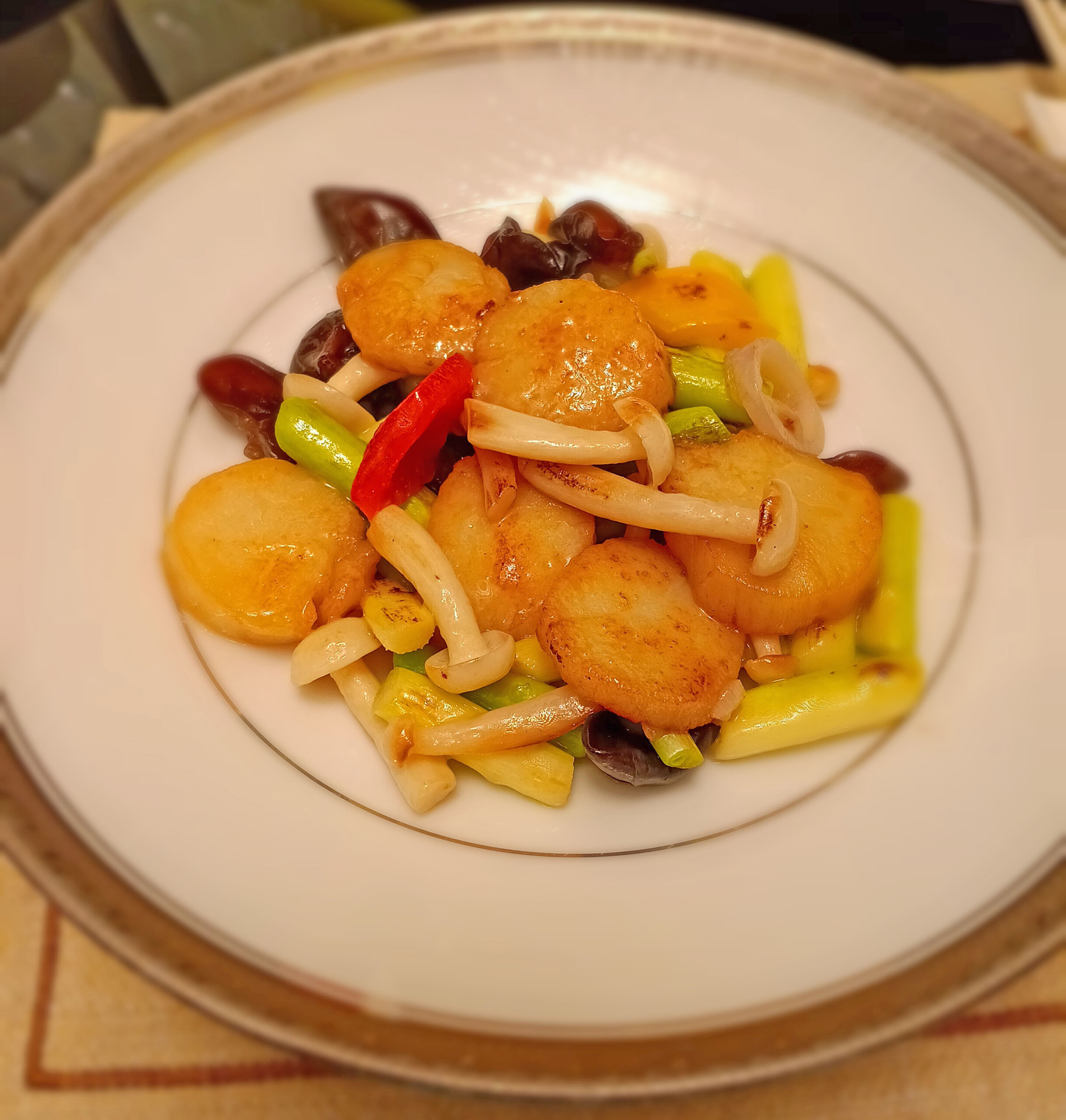 Stir-fried scallops with asparagus and wood ear mushrooms