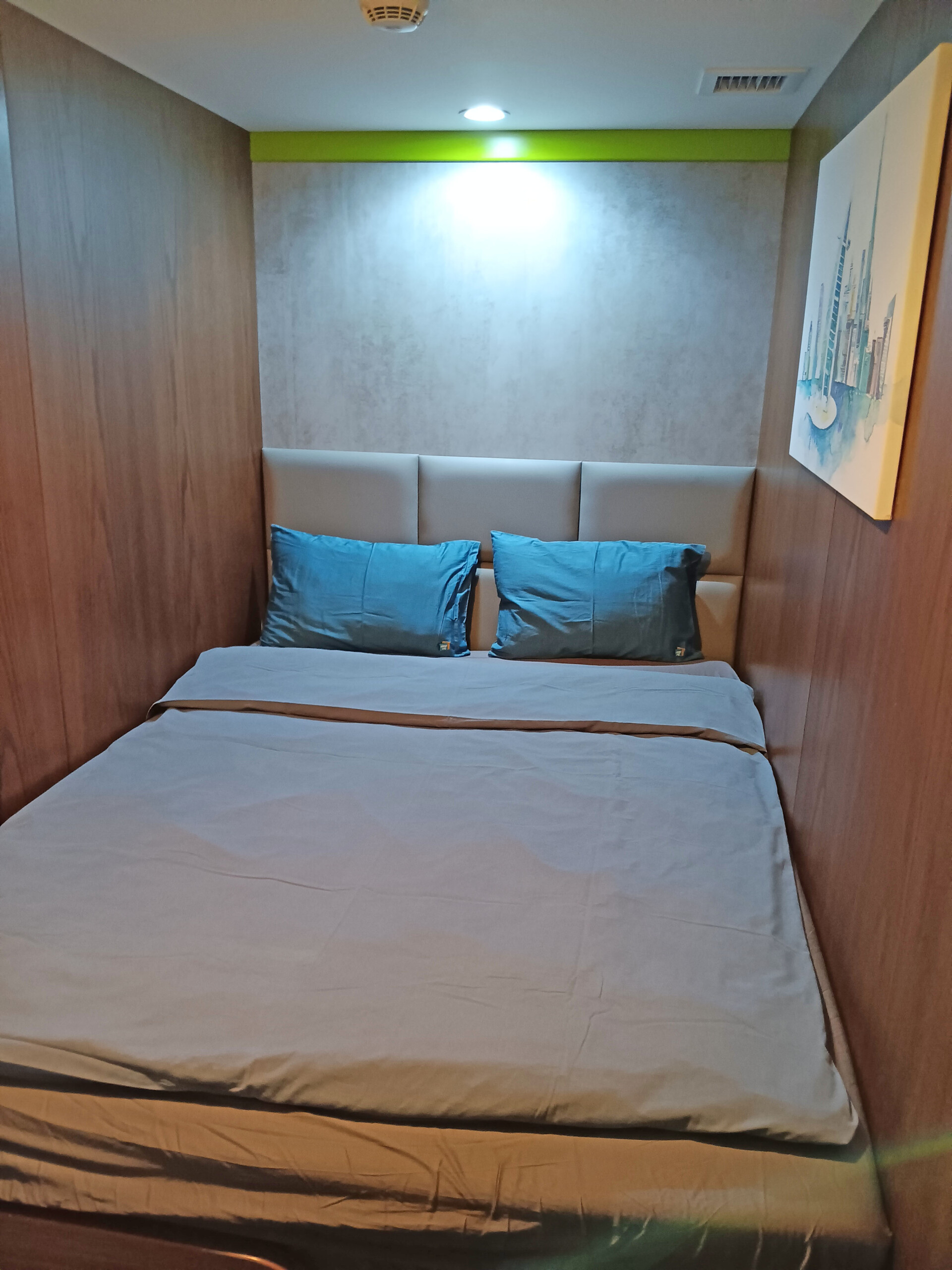 sleep 'n fly double room