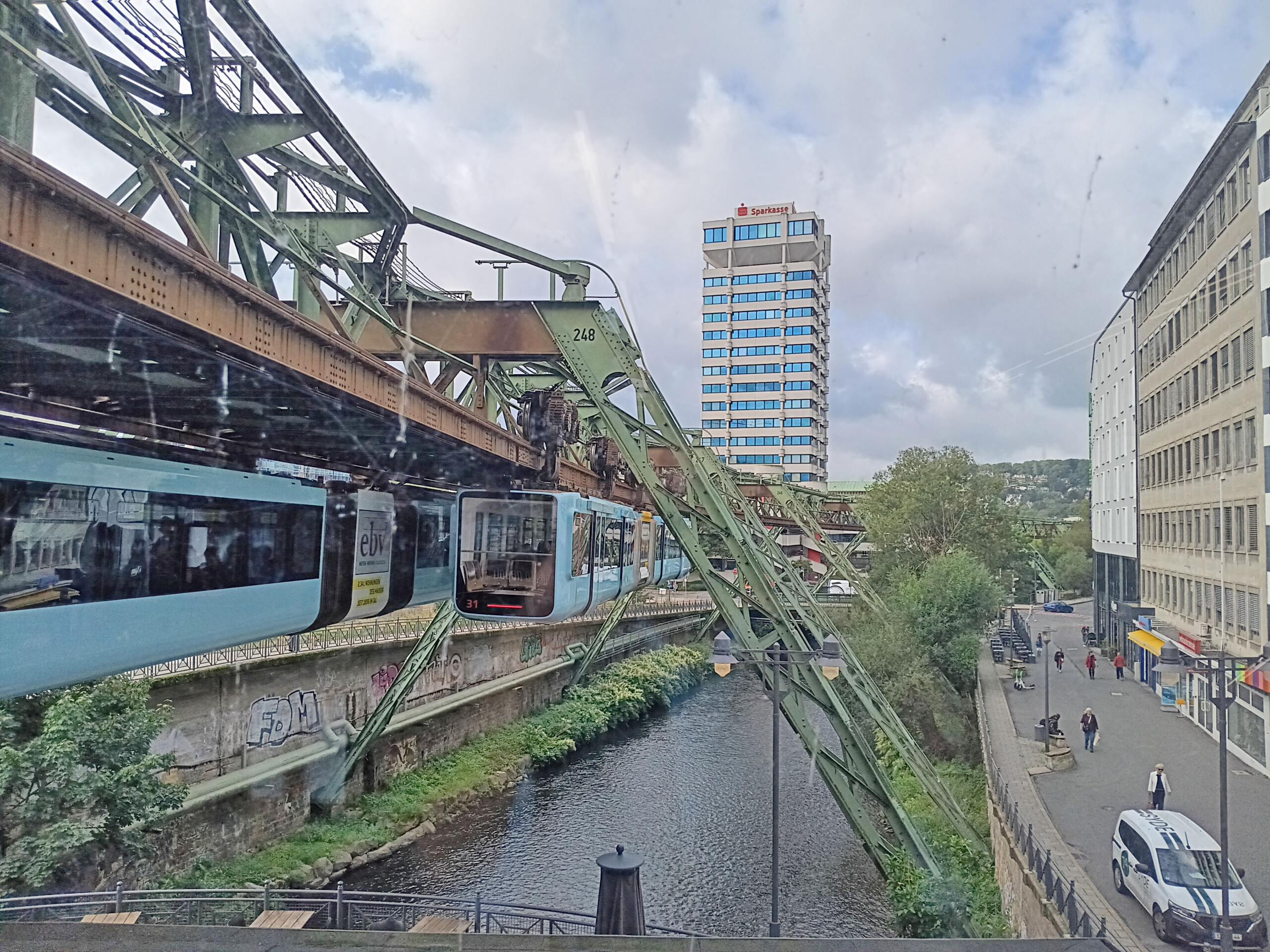 Schwebebahn going west over the Wupper River