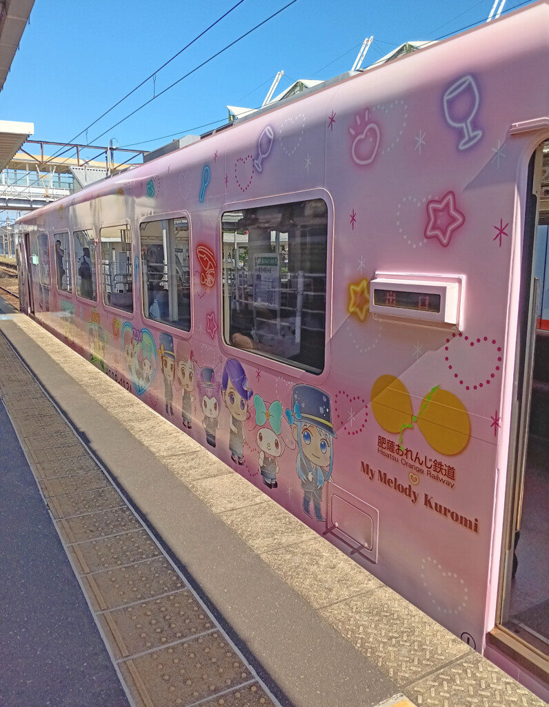 My Melody Kuromi Japanese theme train, Hisatsu Orenji Railway exterior