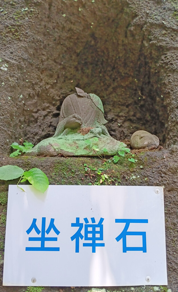 Decapitated zazen statue