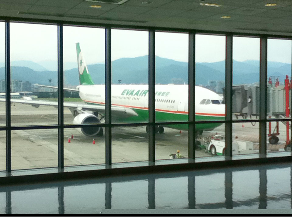 Eva Air Airbus A332 at Taipei TSA, 2011