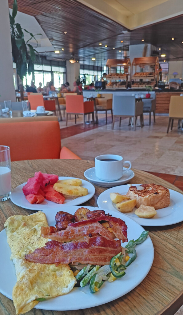 Breakfast at Mosaico