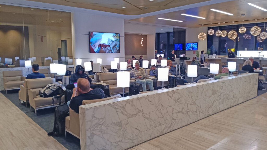 San Francisco E gates United Club interior