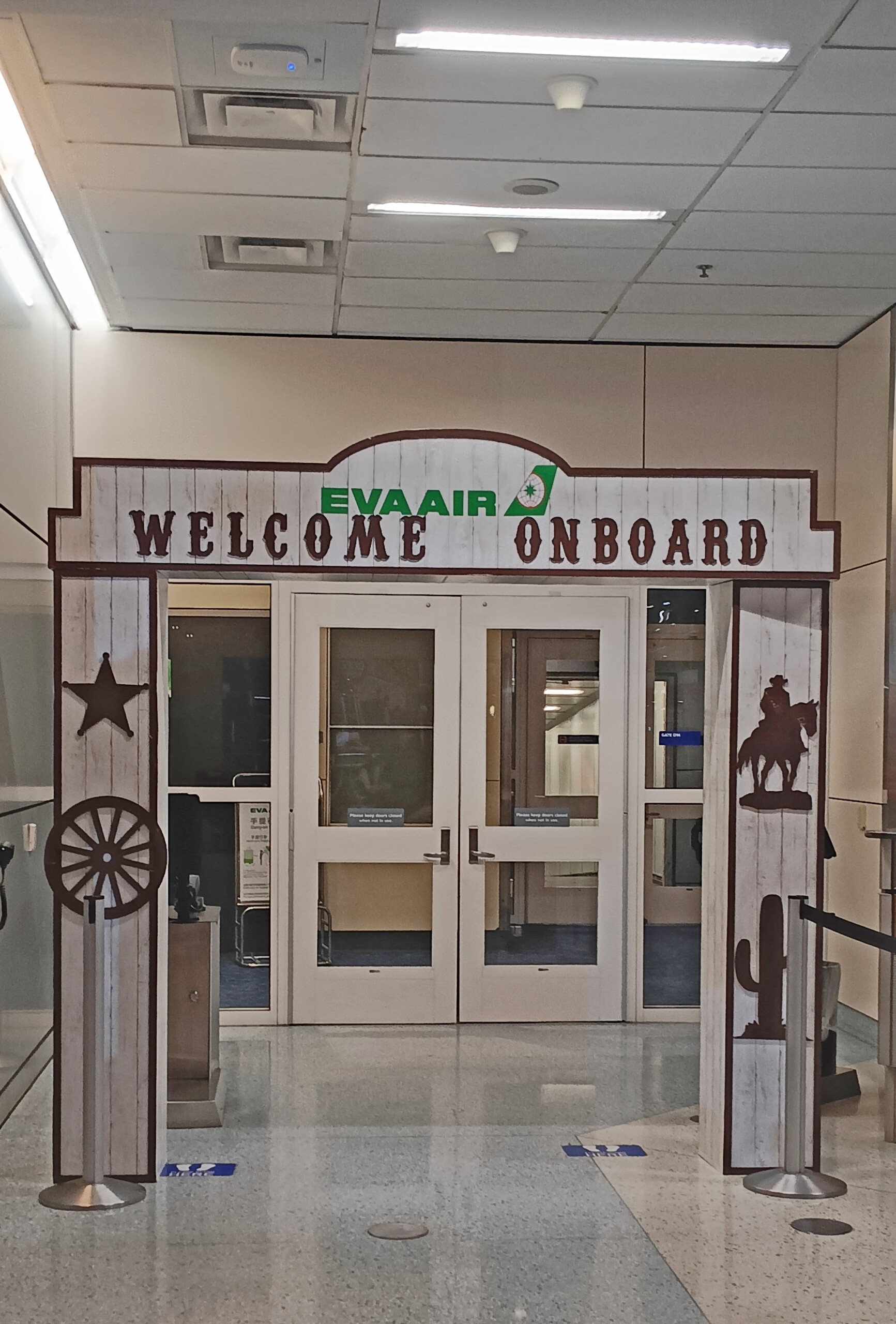 Festooned boarding gate