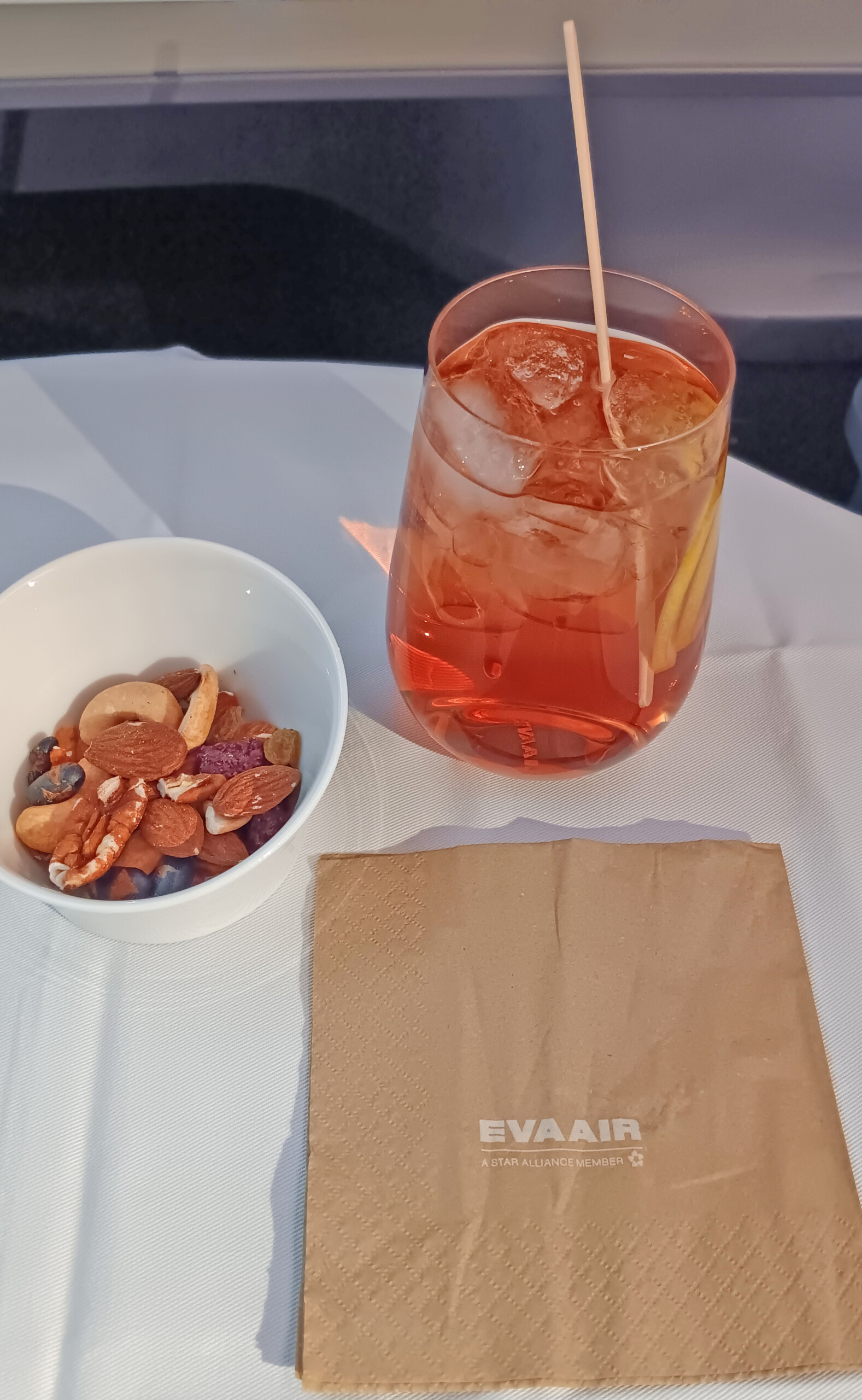 Pre-dinner snack mix with fruit drink