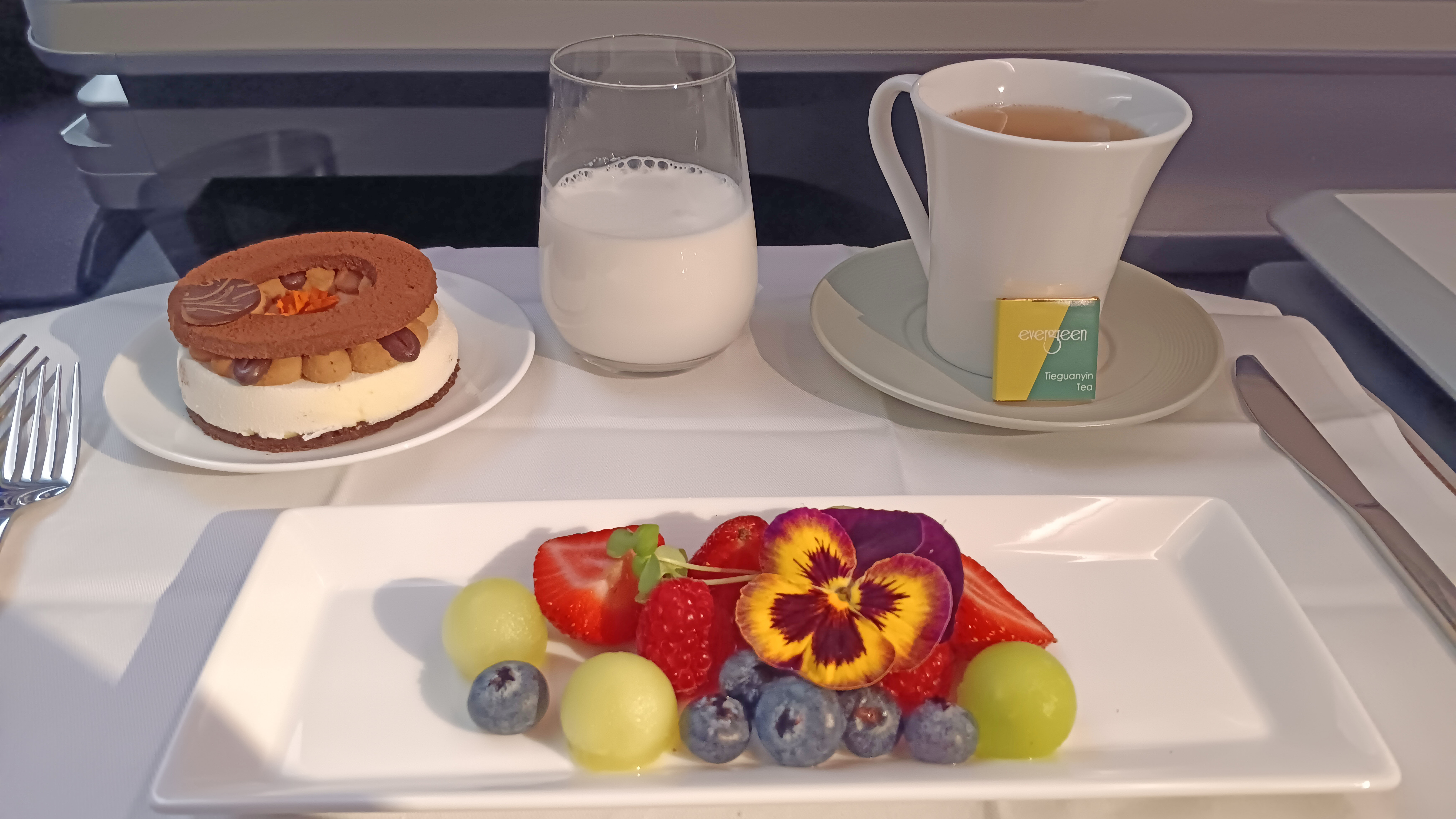 Fruit plate with tiramisu