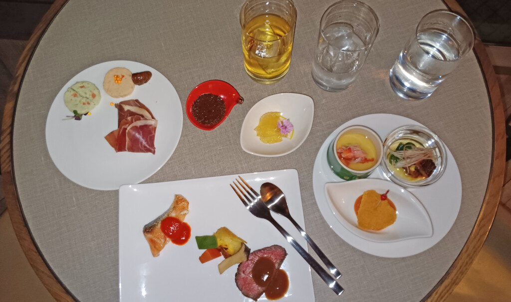 Club Lounge cocktails and appetizers