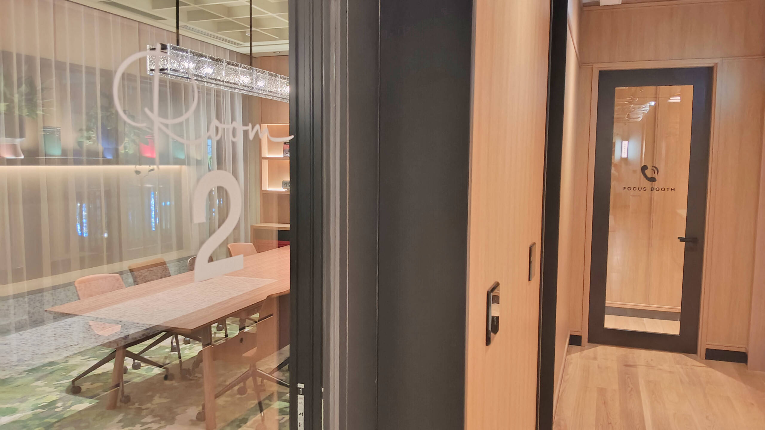 Meeting room/phone room