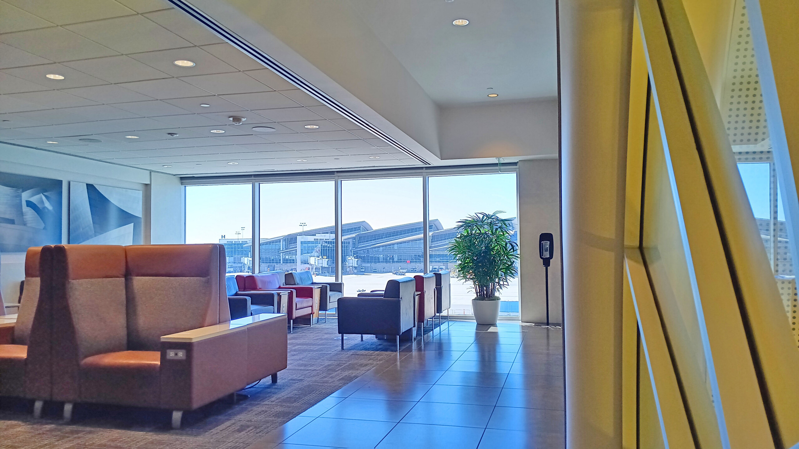 LAX AA Admirals Club "quiet room"