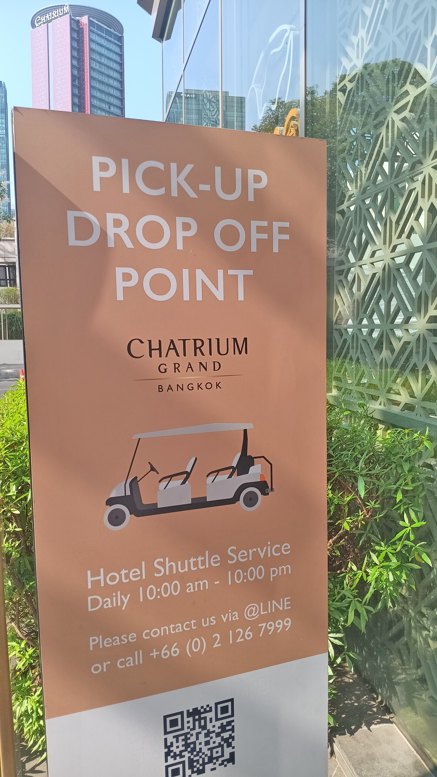 Chatrium Grand Bangkok tuk-tuk to Siam Paragon shopping center
