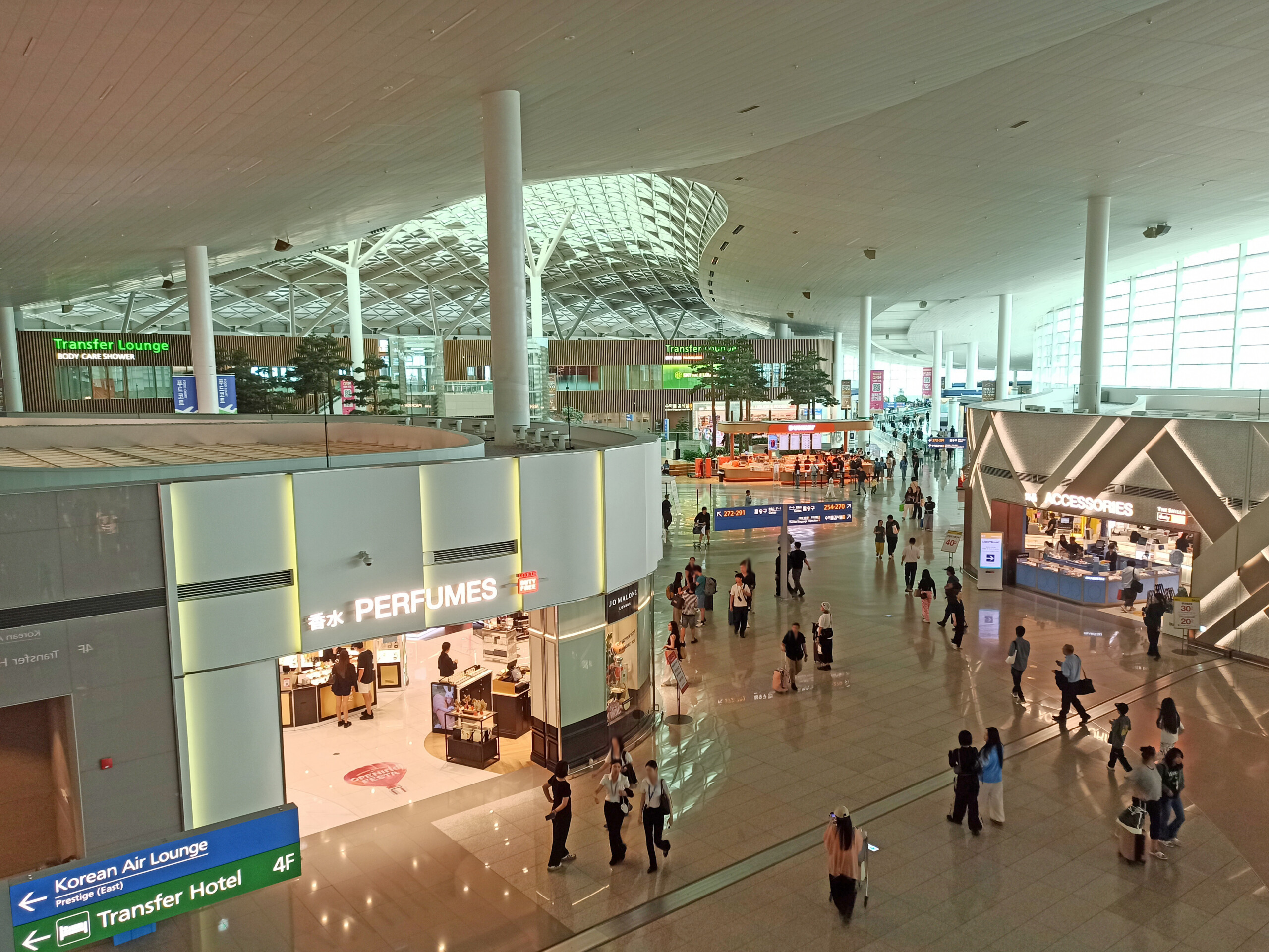 View from gate 253 before entering the lounge