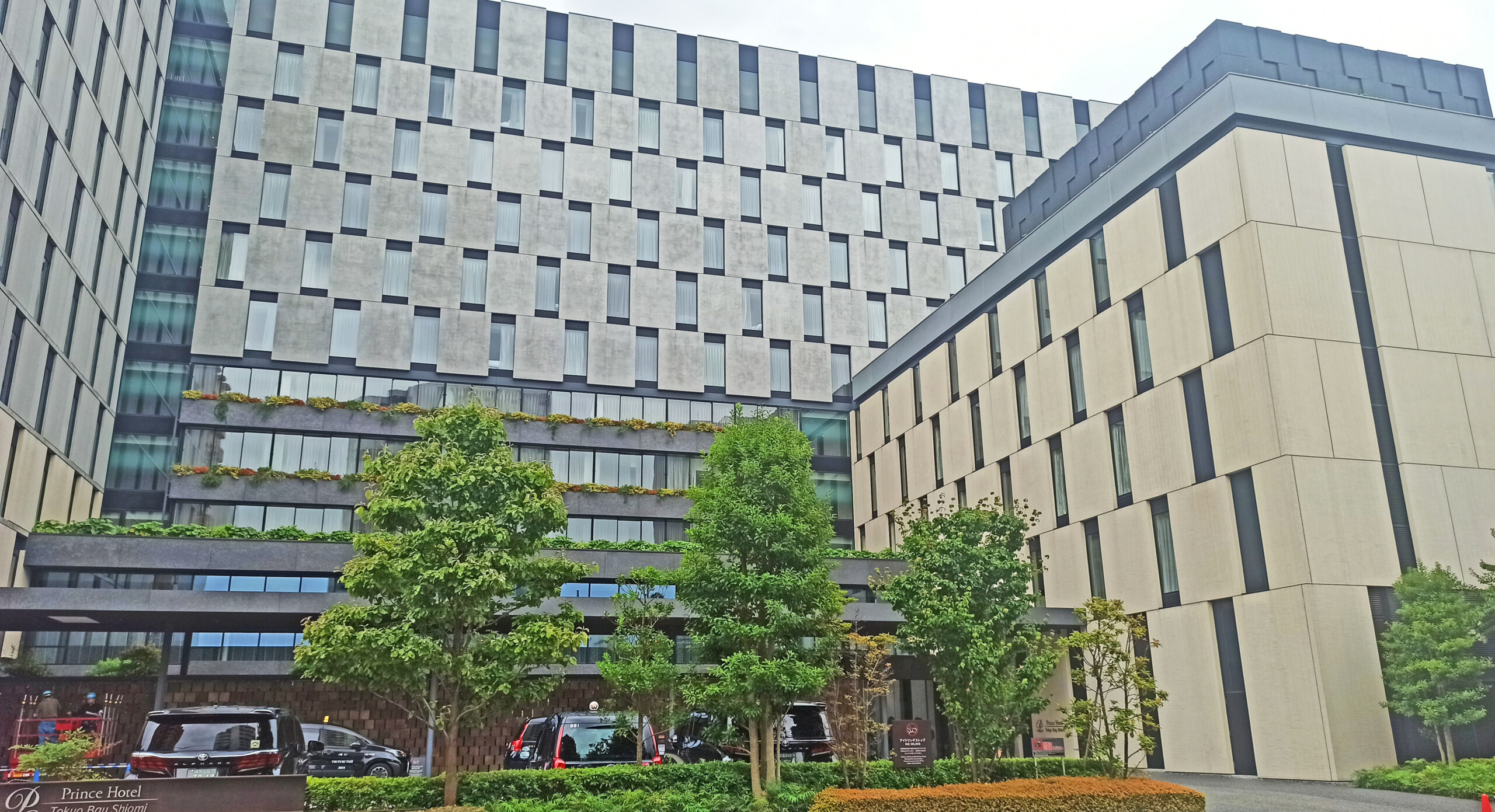 Alternate Hotel Entrance, wider view