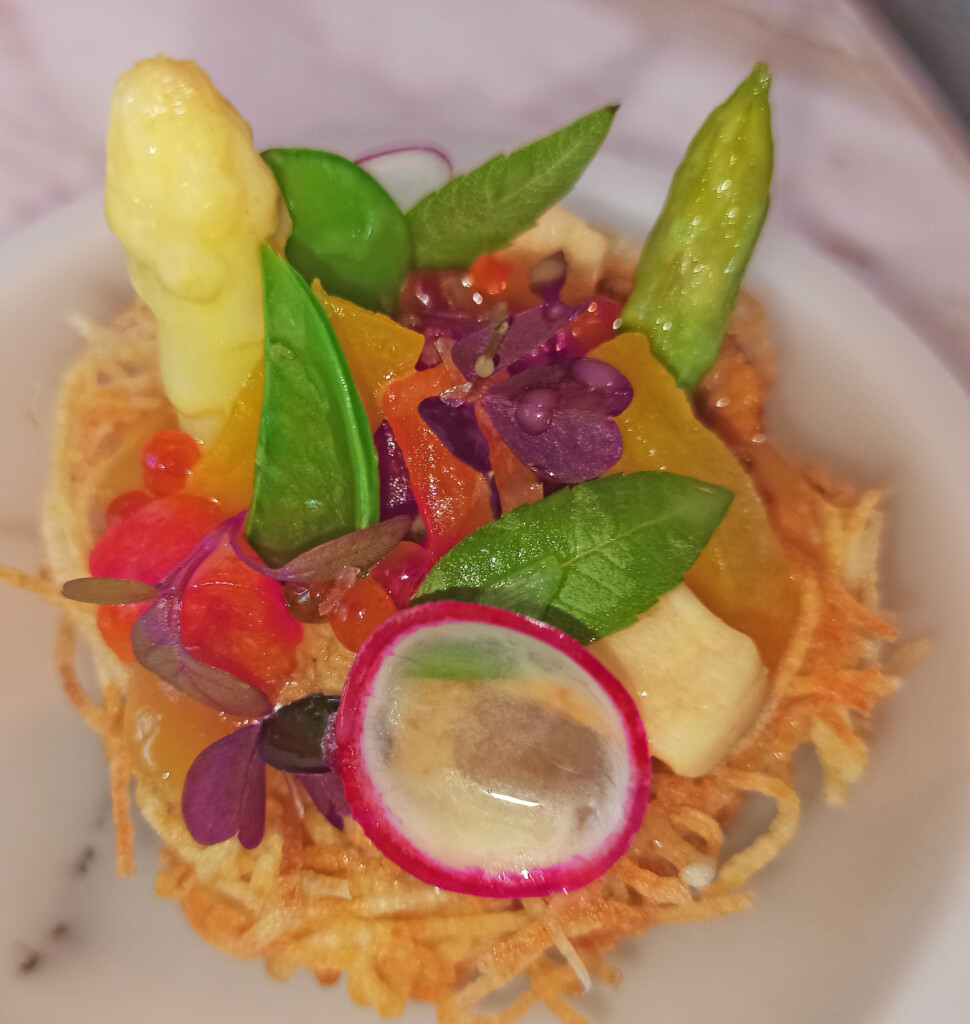 Fried potato with two types of asparagus and other vegetables