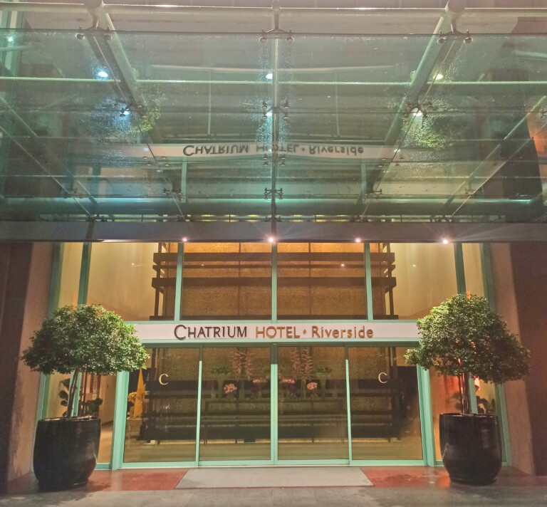 Chatrium Hotel Riverside Bangkok entrance