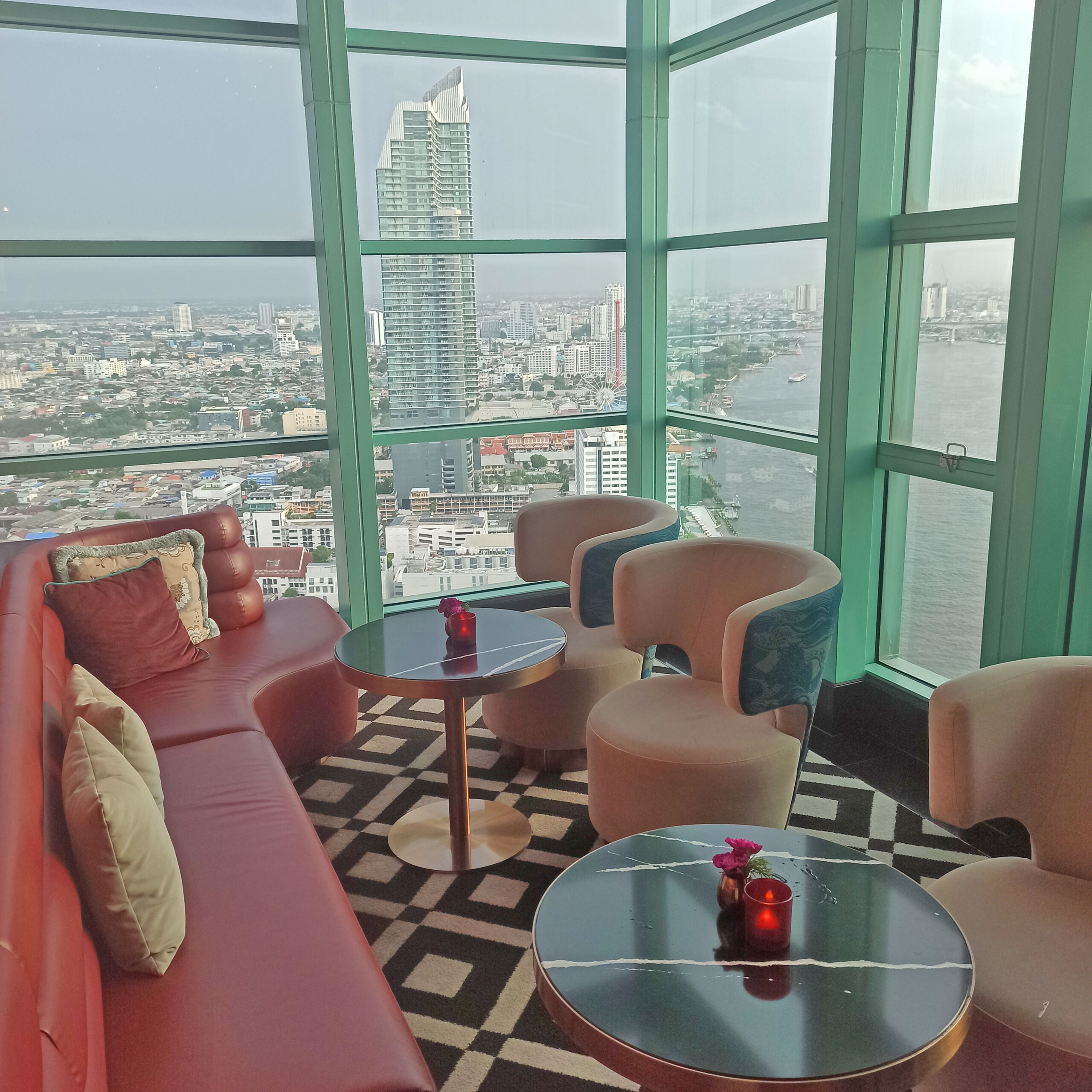 Cloud 36 bar seating with view