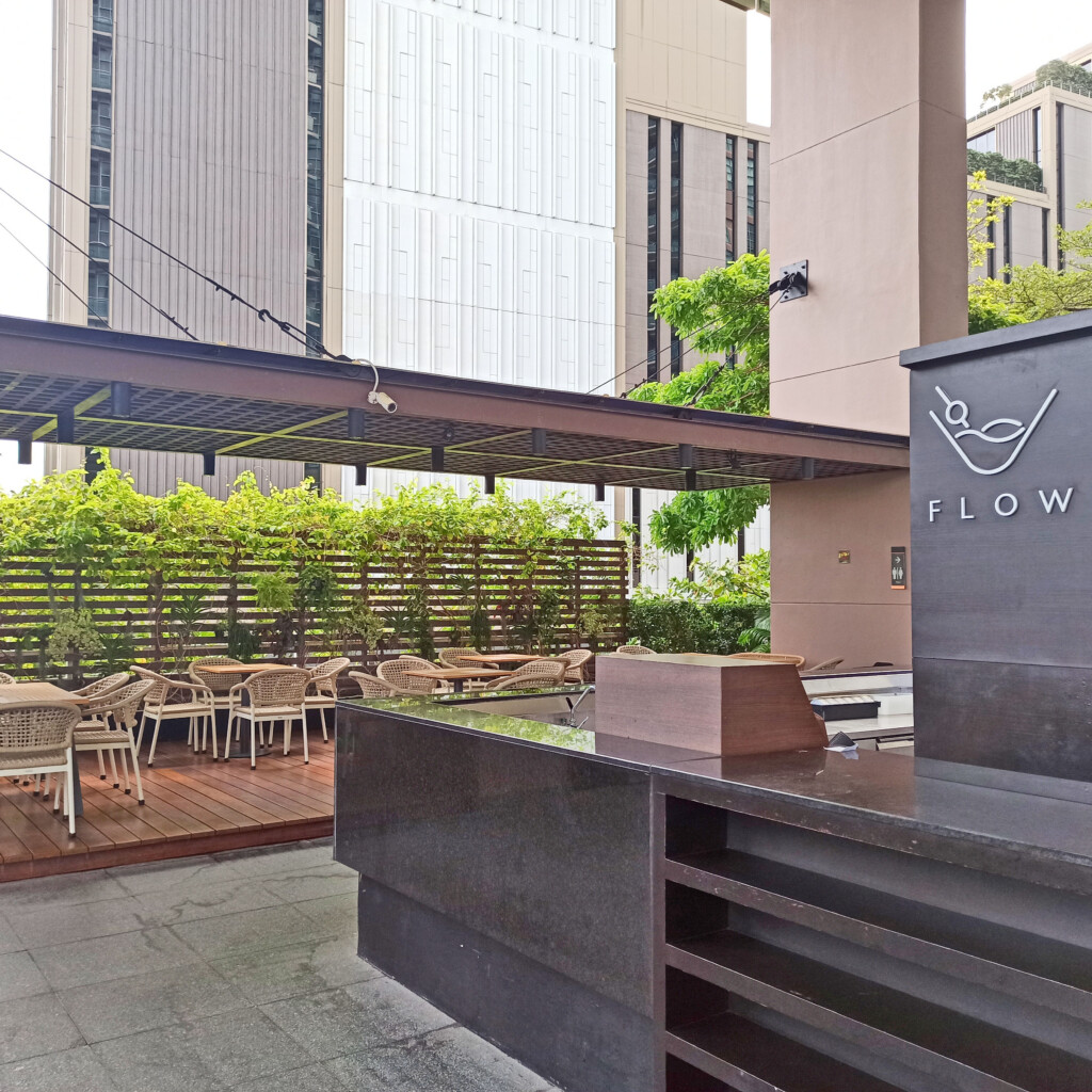 Flow (casual dining at the pool)